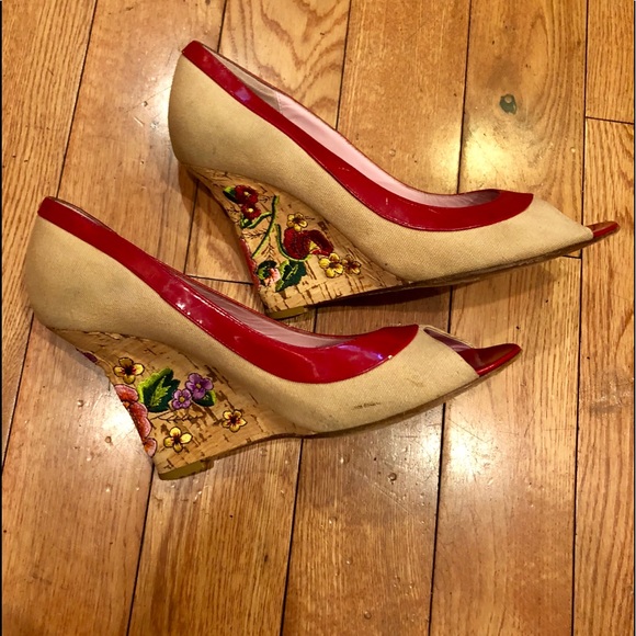 💐💐Betsey Johnson Peep Toe Wedge w/ Embroiderey🌸 - Picture 1 of 10